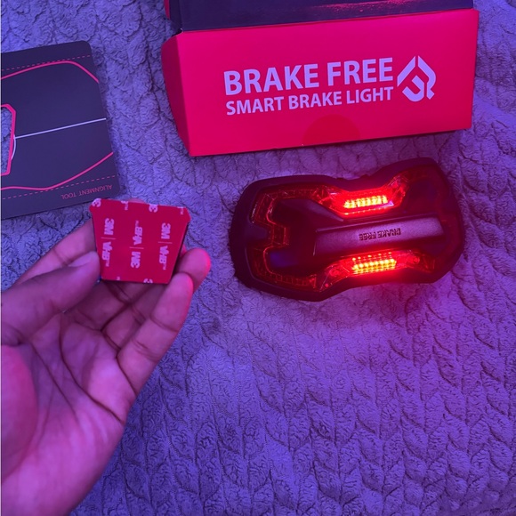 Smart Brake Light - Red - Picture 4 of 5